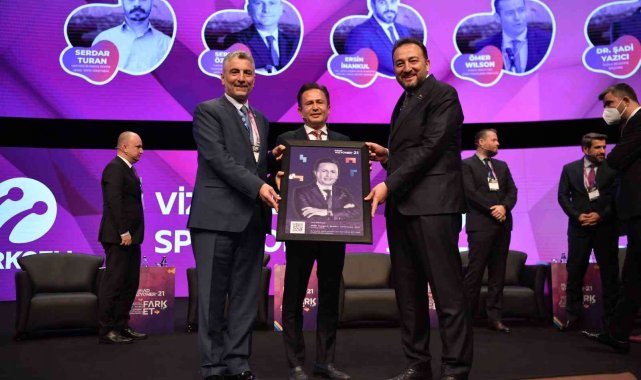 Tuzla Belediye Başkanı Dr. Yazıcı 'Vizyoner'21 Zirvesi'ne katıldı