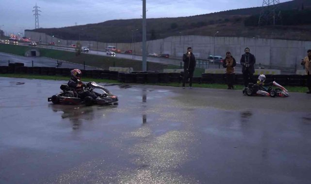 Tuzla Karting Pisti&#039;nde yağmur altında müthiş yarış