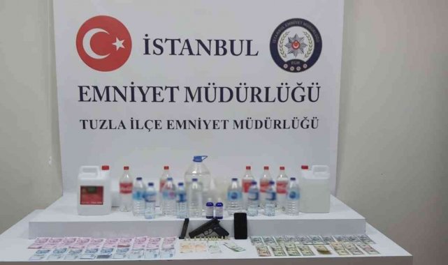 Tuzla&#039;da sahte alkol imalatı ve satışının yapıldığı iş yerine operasyon