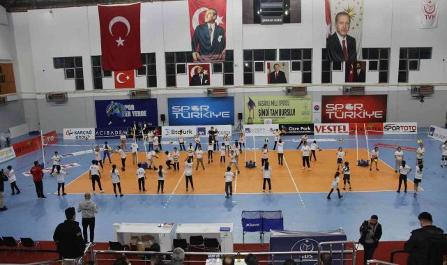 TVF Şırnak'ta Fabrika Voleybol Okulu açtı