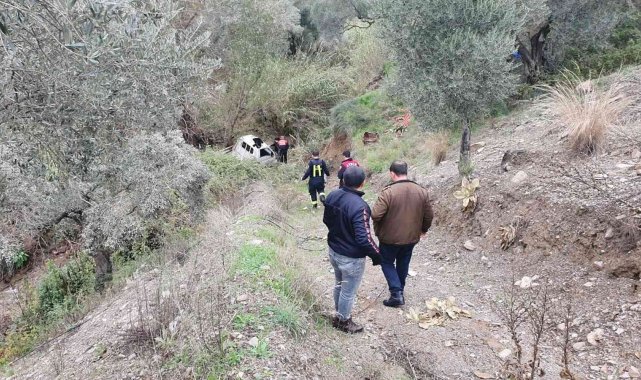 Uçuruma yuvarlanan araçtaki sürücüyü itfaiye kurtardı