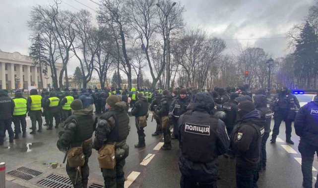 Ukrayna'da karantina karşıtlarından protesto