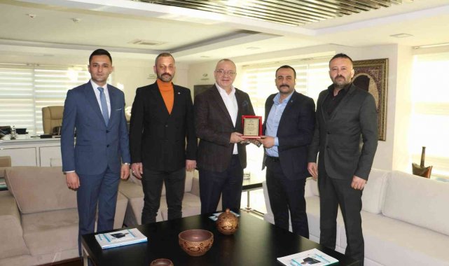 Ülkü Ocakları&#039;ndan Başkan Ergün&#039;e plaket