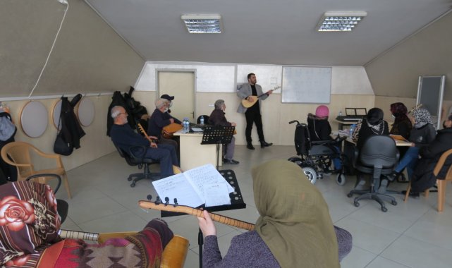 Ulu çınarlar musiki ile terapi oluyor