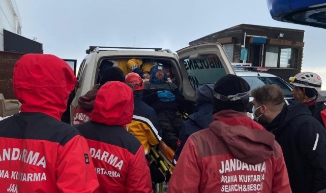 Uludağ'ın zirvesinde -10 derecede çorap ve kıyafetlerini yakarak hayatta kaldılar