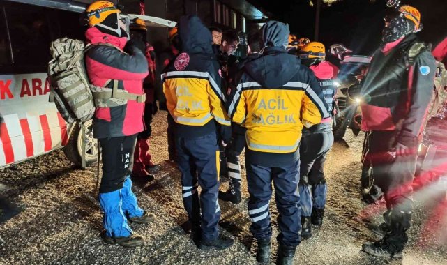 Uludağ'ın zirvesinde mahsur kalan 3 amatör dağcıya 14 saat sonra ulaşıldı