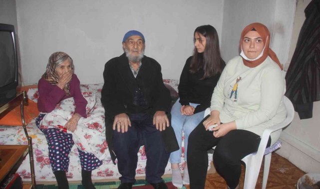 Üniversite öğrencileri bakıma muhtaç yaşlıların eli ayağı oldu