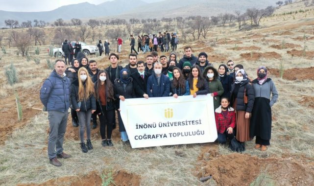 Üniversite öğrencileri fidan dikti