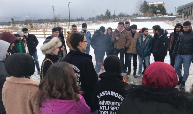 Üniversite öğrencileri kış etkinliğinde bir araya geldi