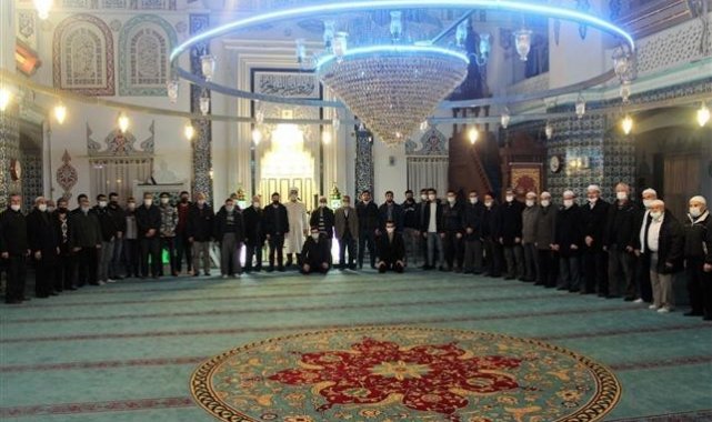 Üniversite öğrencileri sabah namazında buluştu