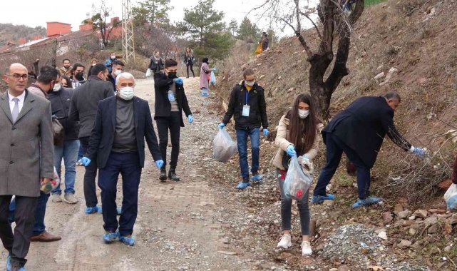Üniversite öğrencilerinden anlamlı davranış