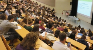 Üniversiteler uzaktan eğitime mi geçiyor? 