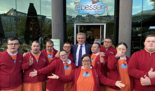 Ünlüler Üsküdar'da down sendromlularla bir araya geldi