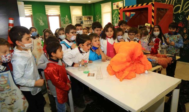 Uşaklı çocuklar Robotik Kodlama ve Zeka Yapım Atölyesi'nde gelişim gösteriyor