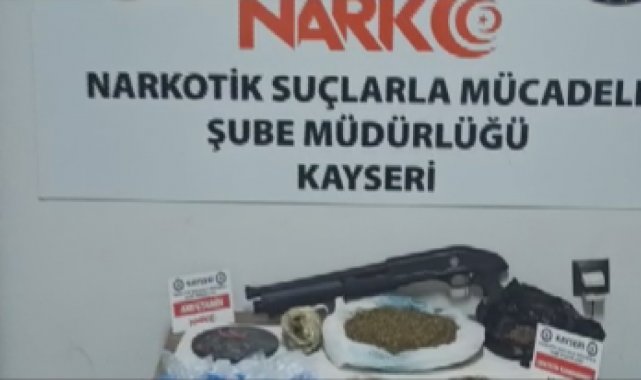 Uyuşturucu taciri anne-kız, ortak operasyonla yakalandı