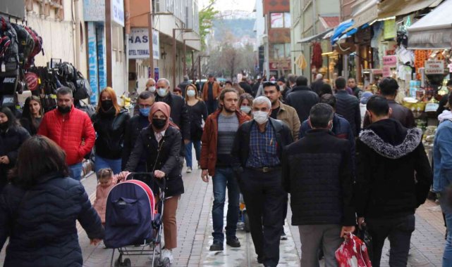 Vaka sayısında 7'nci sıraya yükselen Eskişehir'de kalabalık görüntüler dikkat çekiyor