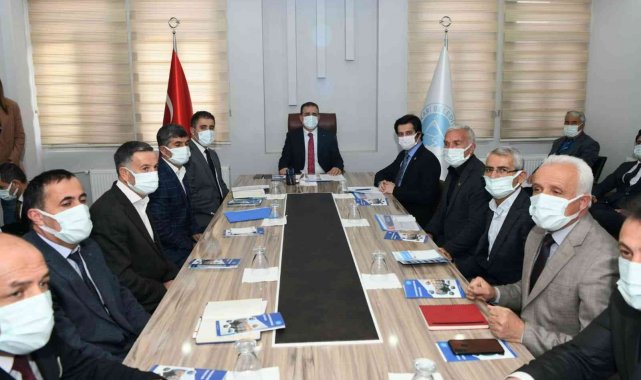 Vali Akbıyık, muhtarlarla bir araya geldi