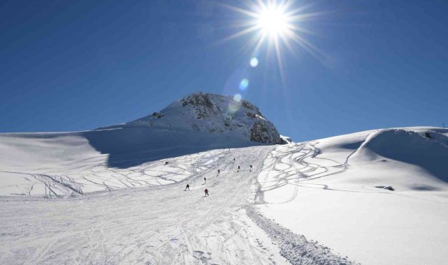 Vali Akbıyık: &quot;40 bin çocuğa kayak eğitimi verdik&quot;