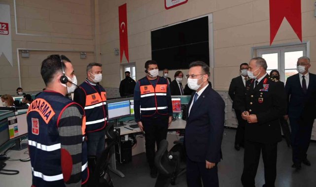 Vali Aksoy, görevi başındaki ekipleri ziyaret etti