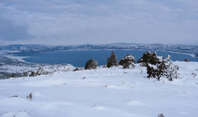 Vali Arslantaş vatandaşları Salda gölü manzaralı kayak merkezine davet etti