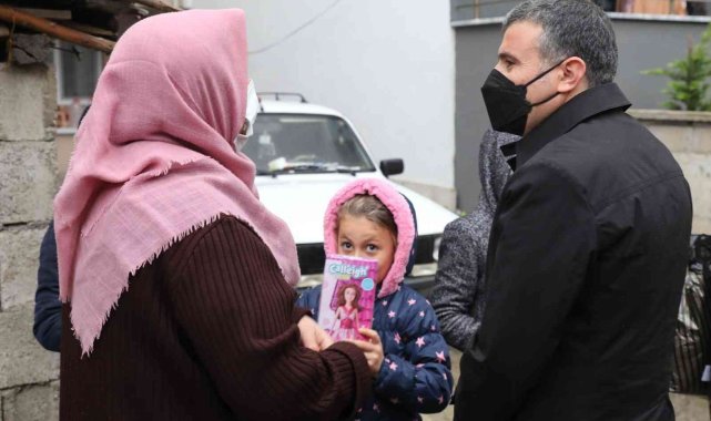 Vali Atay, kapı kapı vatandaşları ziyaret ediyor