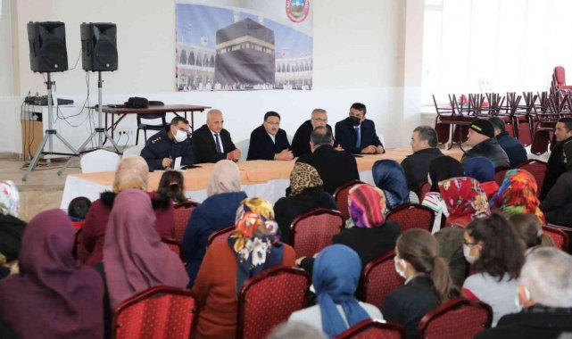 Vali Çiçek, Sülümenli beldesinde vatandaşları dinledi