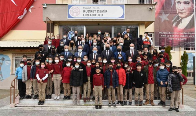 Vali Karadeniz, Salihli'de kütüphane açılışına katıldı