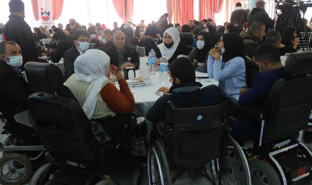 Vali Karaloğlu, engelli vatandaşlar ve aileleriyle bir araya geldi