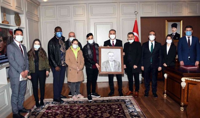 Vali Mahmut Çuhadar göçmenleri kabul etti