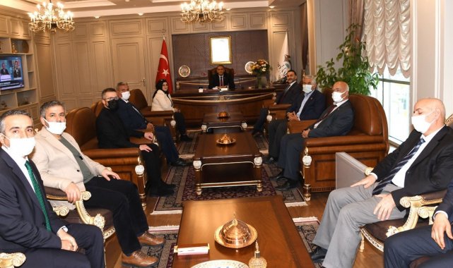 Vali Mahmut Çuhadar, il insan hakları kurulu üyeleriyle bir araya geldi