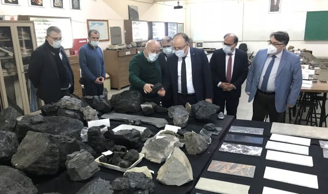 Vali Mustafa Tutulmaz Jeoloji Mühendisliği Bölüm Laboratuvarlarına ziyaret etti