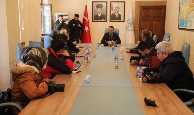 Vali Yardımcısı Konak, "Erzincan'da Kış Fotoğraf Maratonu" ile ilgili gazetecilerle fikir alışverişinde bulundu