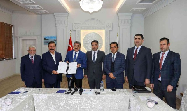 Van Büyükşehir Belediyesinde 'sosyal denge tazminatı' imzalandı