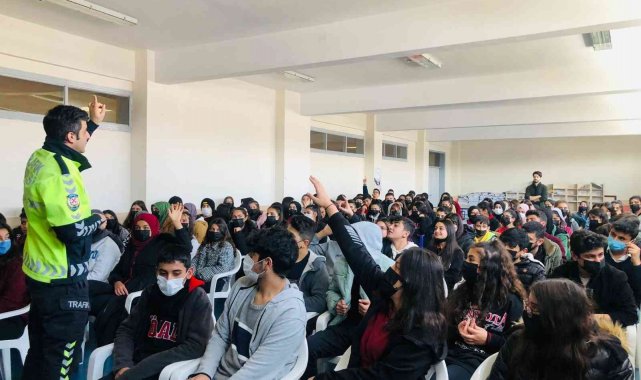 Van polisinden 215 öğrenciye trafik eğitimi verildi