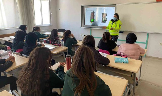 Van polisinden öğrencilere trafik eğitimi