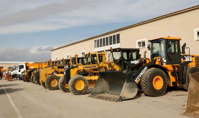 Van Valisi Bilmez'den uyarı: "Kış lastiği takmadan sefere çıkmayın"
