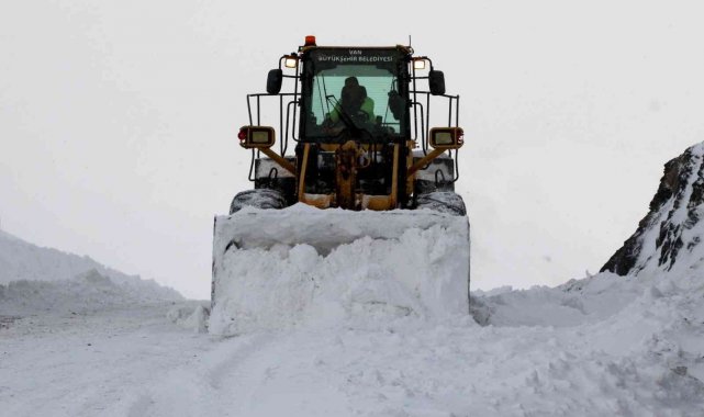 Van&#039;da 611 yerleşim yerinin yolu ulaşıma kapandı