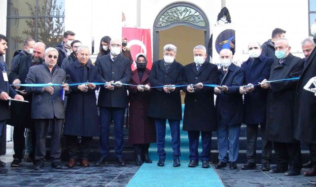 Van'da "Hüsn-i Hat ve Gülistan" sergisi