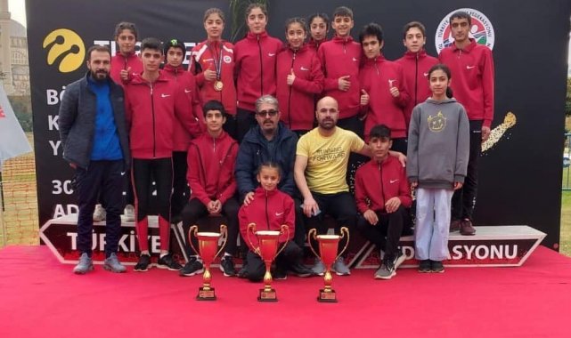 Vanlı atletizmcilerden büyük başarı