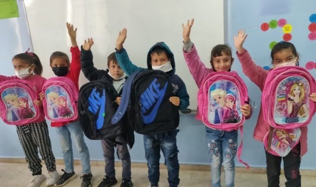 Vefakar öğretmen öğrencilerini yalnız bırakmıyor