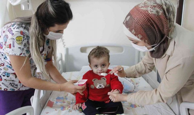 Velid bebeğe midesinden yemek borusu yapıldı