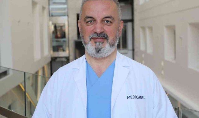 Vücuda tam oturmayan kıyafetler skolyoz belirtisi olabilir