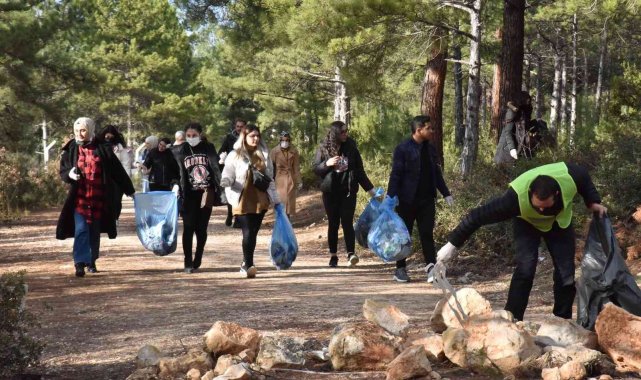 Yabanı hayvanlara yem bıraktılar, ormanda çöp topladılar