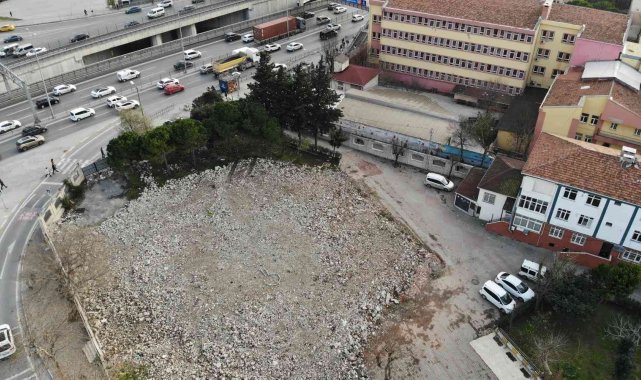 Yaklaşık 2.5 yıl önce yıktırılan caminin projesi bile ortada yok