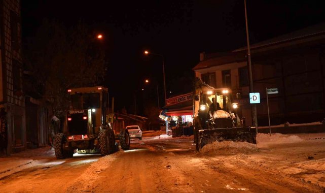 Yakutiye&#039;de yoğun kar mesaisi