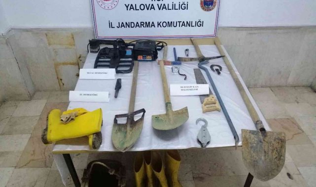 Yalova'da defineciler kaçamadı
