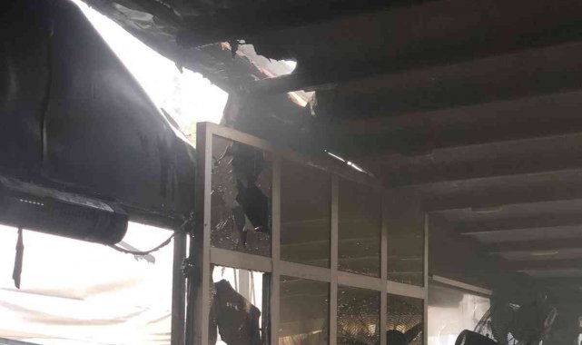 Yangın iş yerini kullanılmaz hale geldi