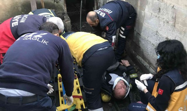 Yangına müdahale eden itfaiye eri çatıdan düşerek yaralandı