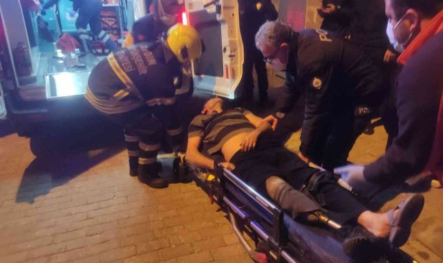 Yangında mahsur kalan engelli vatandaşı itfaiye ekipleri kurtardı