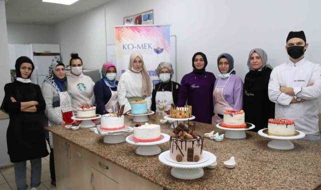 Yaş pasta kursiyerlerinden çocuklara doğum günü sürprizi